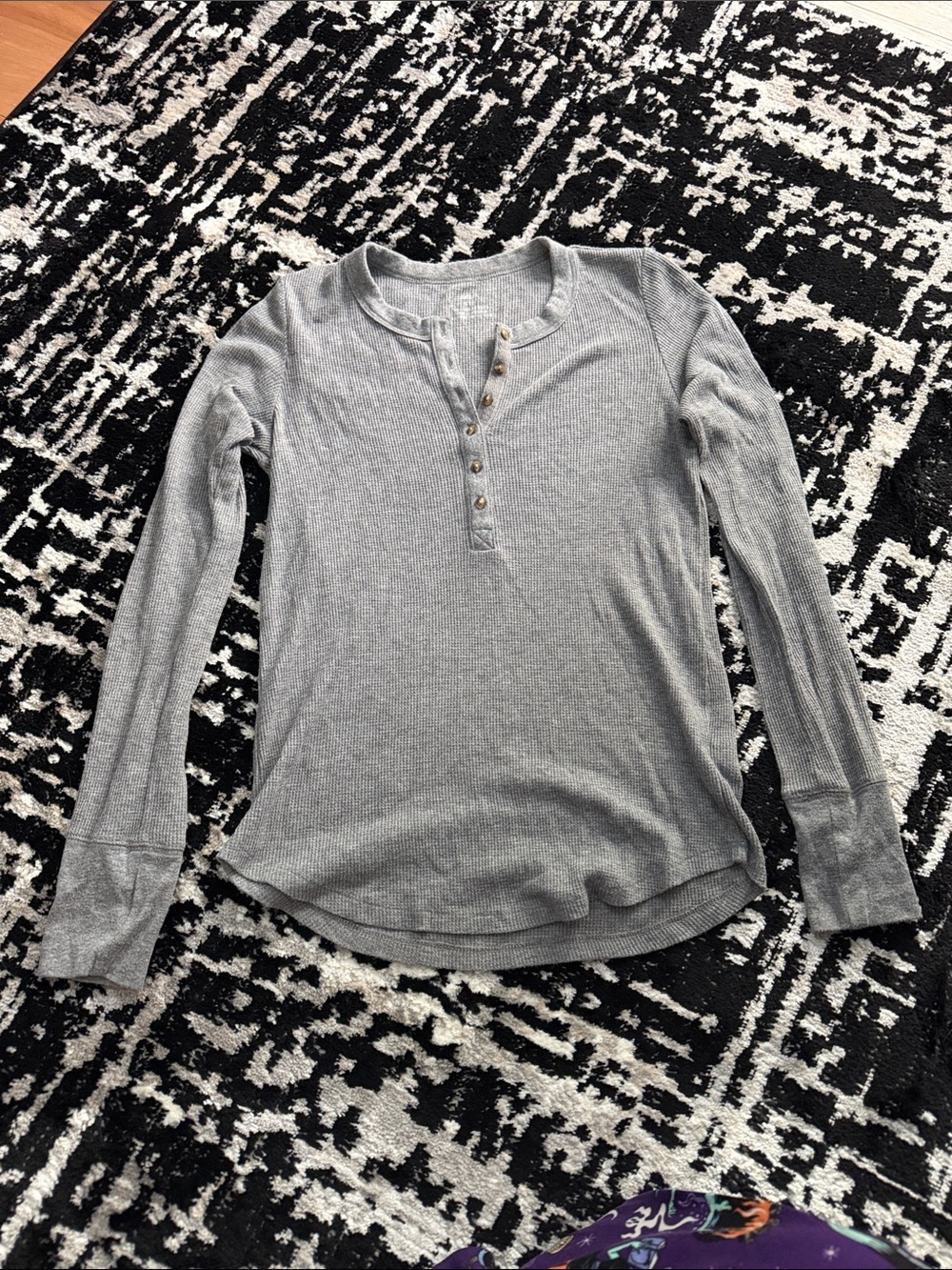 American Eagle Outfitters Light Gray Waffle Henley Long Sleeve